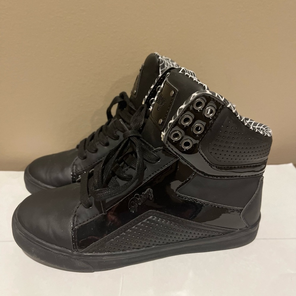Pastry love pastry Grid Youth Sneaker in Black/Black size 6